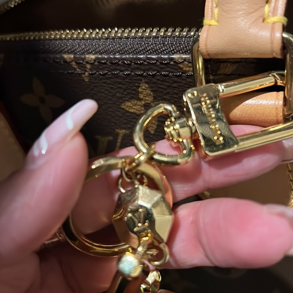 LV charm authentic hard to find - Picture 7 of 7